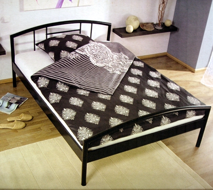 Ebay. Металлическая двухспальная кровать за 34,95 Евро